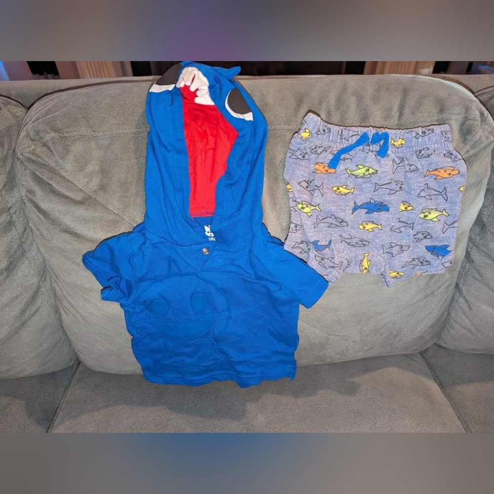 Pinkfong Baby Shark 2-Piece Set Size 0-3 Months Used, Great Condition